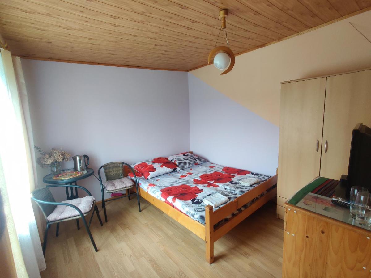 Hotel Przy Winogronie Uherce Mineralne Esterno foto