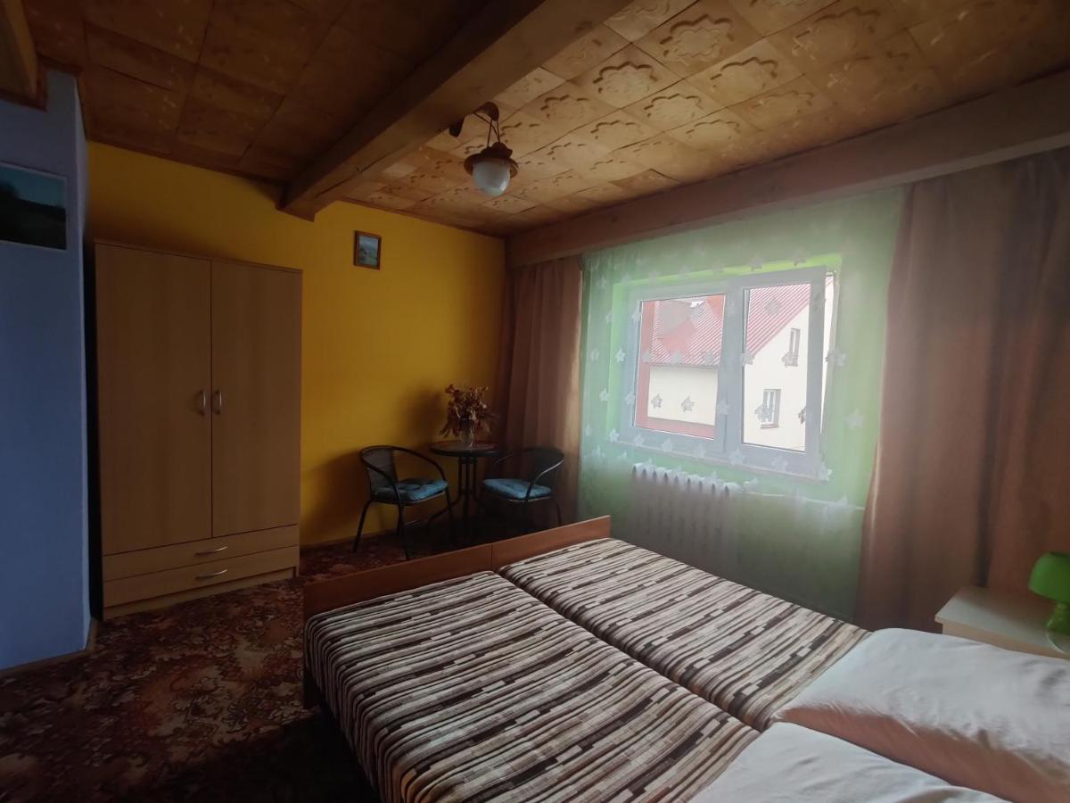 Hotel Przy Winogronie Uherce Mineralne Esterno foto