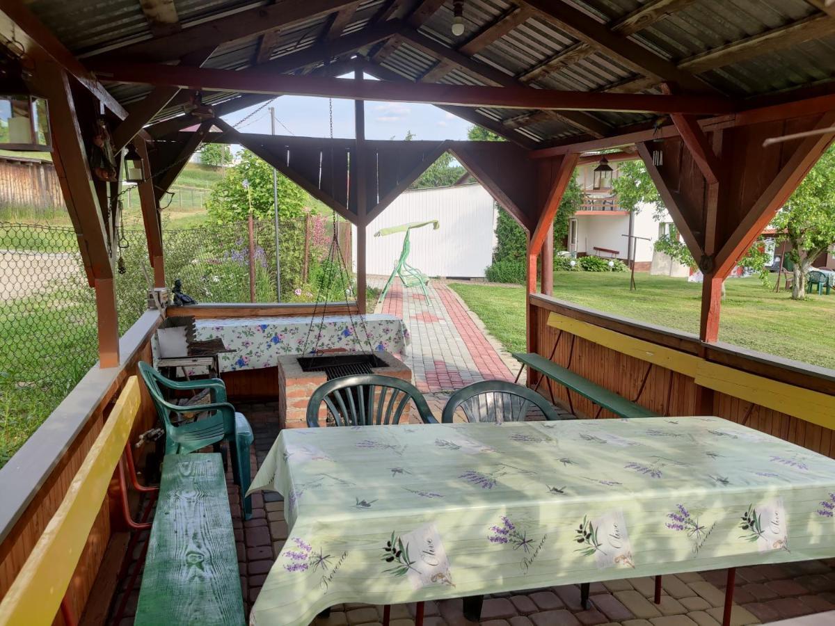 Hotel Przy Winogronie Uherce Mineralne Esterno foto